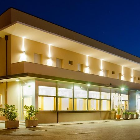 Hotel Ristorante Cesare Савиняно сул Рубиконе Екстериор снимка