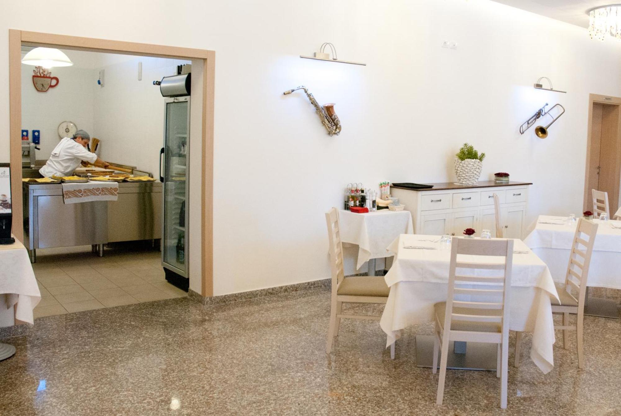 Hotel Ristorante Cesare Савиняно сул Рубиконе Екстериор снимка