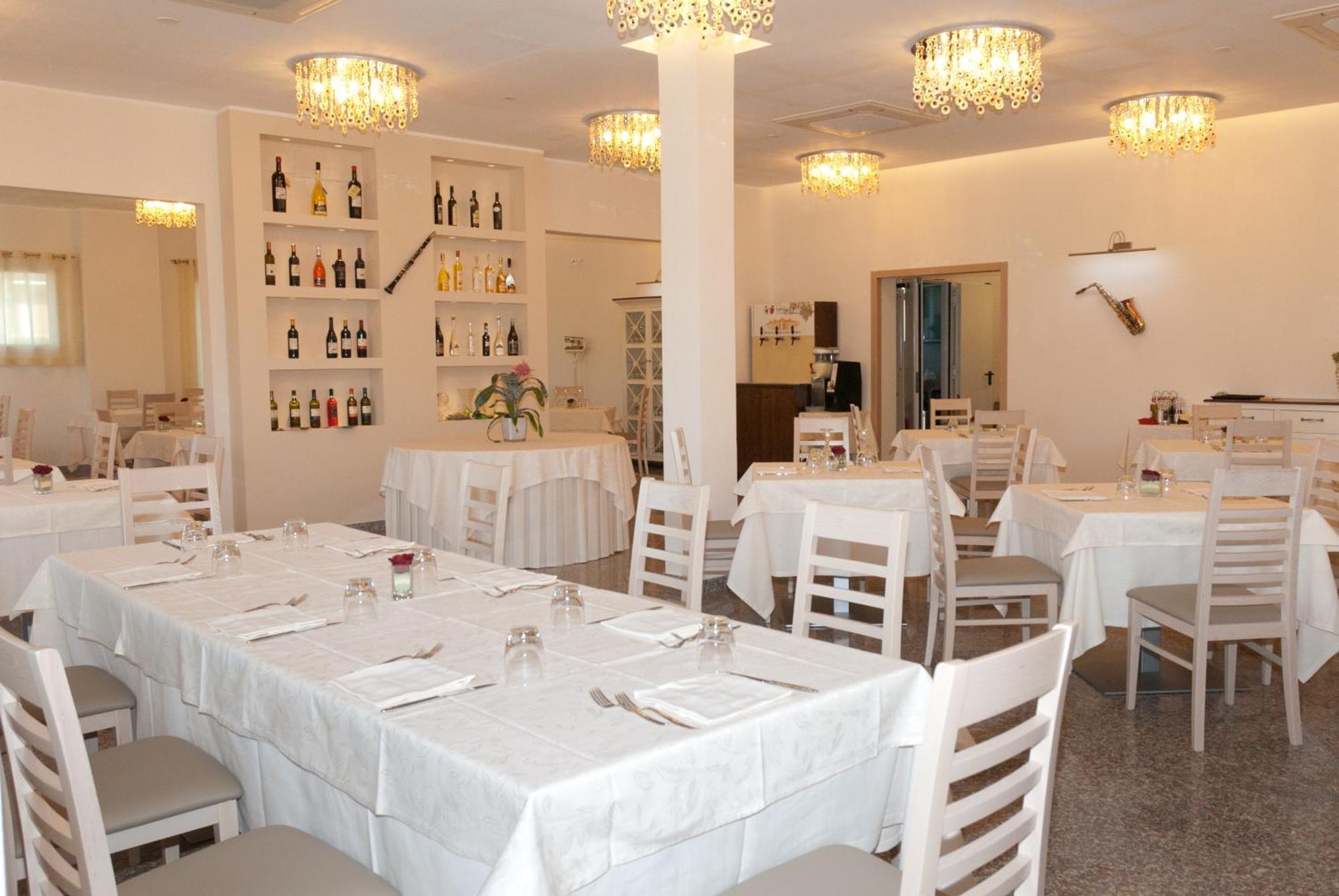 Hotel Ristorante Cesare Савиняно сул Рубиконе Екстериор снимка