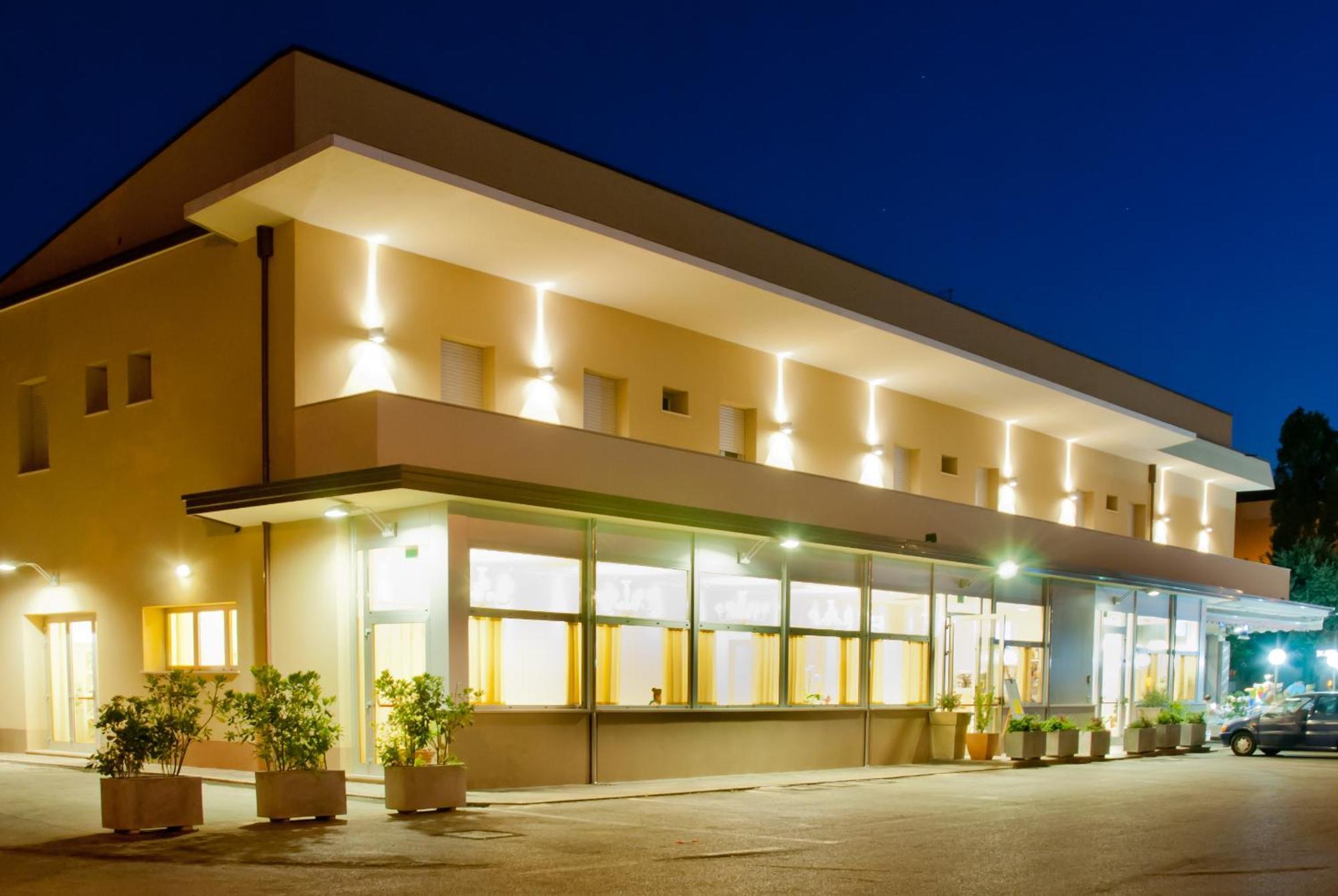 Hotel Ristorante Cesare Савиняно сул Рубиконе Екстериор снимка