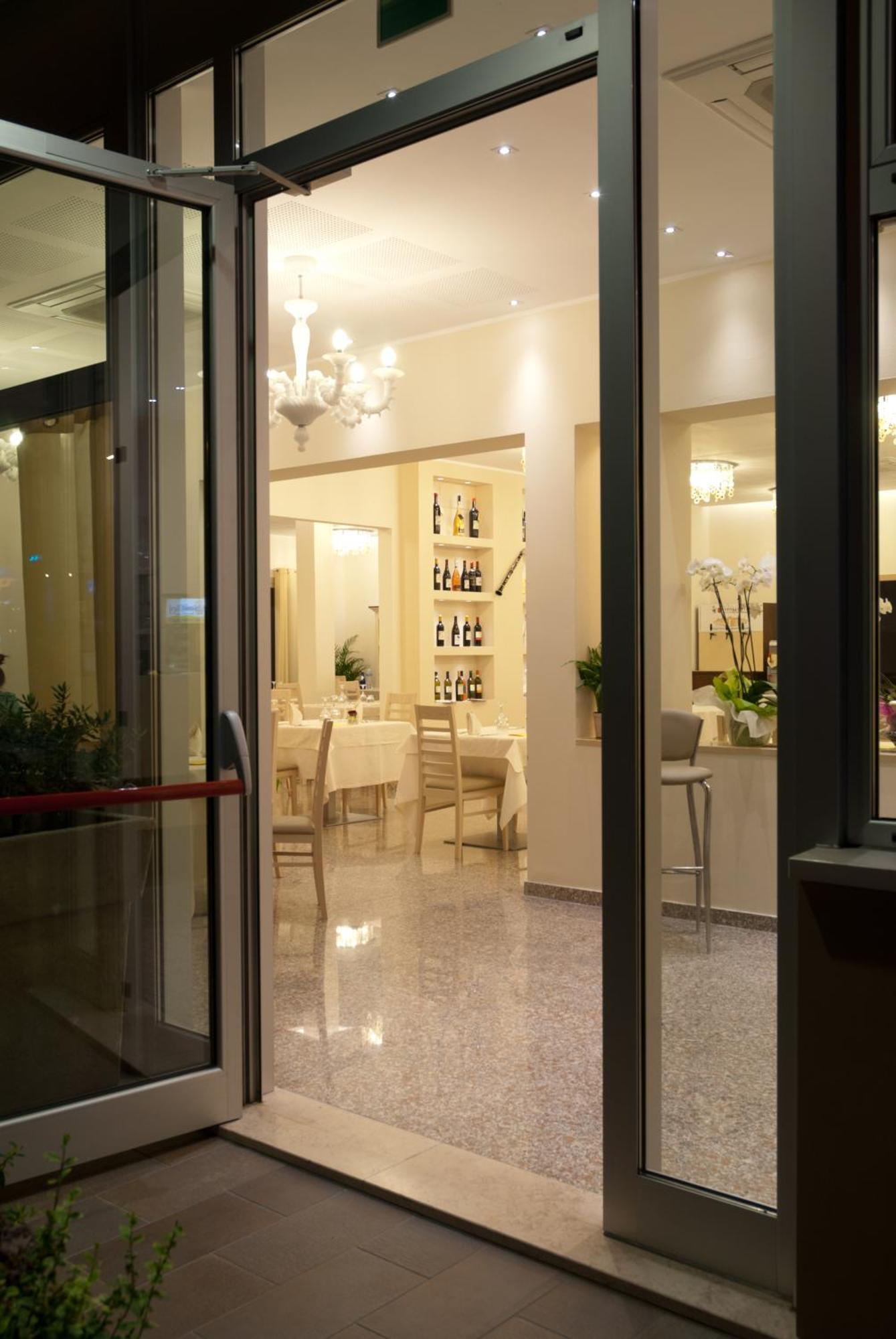 Hotel Ristorante Cesare Савиняно сул Рубиконе Екстериор снимка